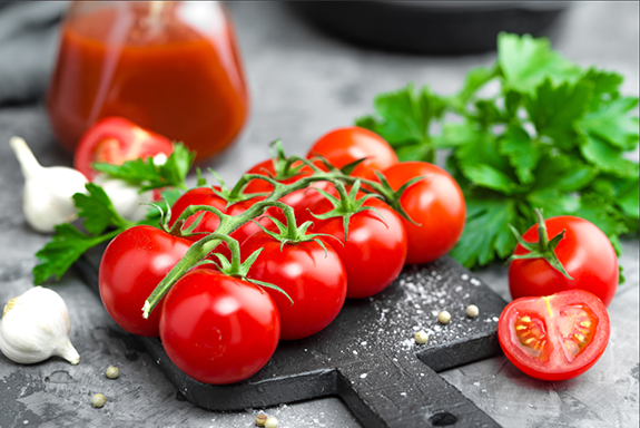 番茄這東西，有人能拒絕嗎？金宮靚湯番茄火鍋，一起吃一起靚，燦爛潤澤的紅湯，酸甜舒適好味道。